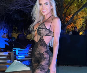 Była pierwszą nieoficjalną Miss Mundialu. Tak wygląda seksowna „matka chrzestna”