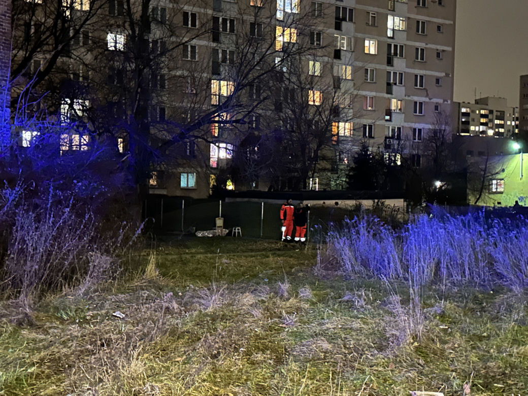 Makabra na Woli. Ludzkie zwłoki na chodniku!