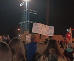 Protest kobiet w Katowicach. Ponad 20 tysięcy osób demonstrowało na rynku i katowickich ulicach. Takich tłumów Katowice jeszcze nie widziały [ZDJĘCIA, WIDEO]