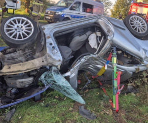 Dramat na Opolszczyźnie. Samochód uderzył w drzewo, kierowca nie żyje