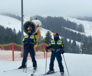  Sezonu zimowego nie kończą policjanci. Patrole na nartach nadal pojawiają się w naszym regionie!