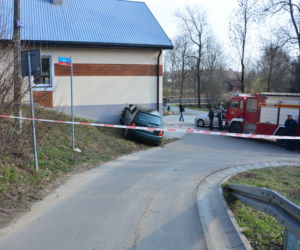 Tragiczny wypadek na Podkarpaciu. Samochód uderzył w budynek mieszkalny