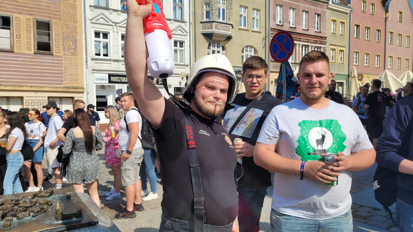 Kortowiada rozpoczęta! Uczestnicy Parady Wydziałów zachwycili kolorowymi strojami [ZDJĘCIA]