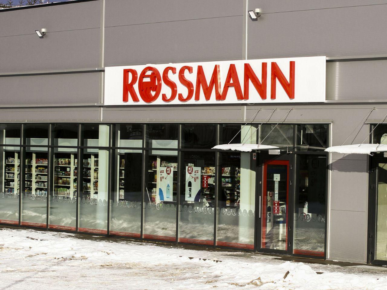 Na te wyprzedaże w Rossmann czekali wszyscy! Kosmetyki w niesamowicie ...