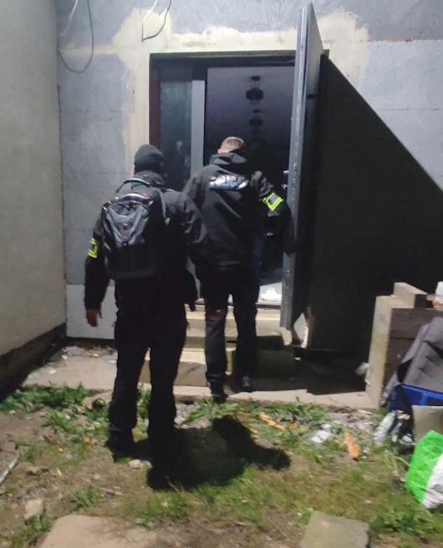 Zatrzymania w sprawie fałszywych alarmów bombowych. Wśród podejrzanych 21-latek z Białegostoku