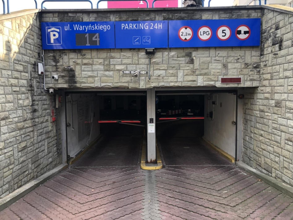 Parking podziemny przy ul. Waryńskiego w Warszawie