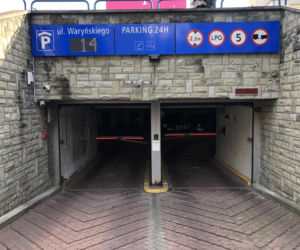 Parking podziemny przy ul. Waryńskiego w Warszawie
