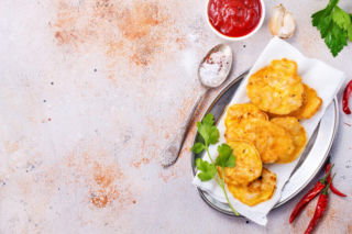 Kotlety z siekanego kurczaka z majonezem – chrupiące z zewnątrz, w środku soczyste jak nigdy