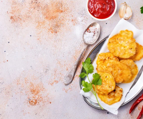 Kotlety z siekanego kurczaka z majonezem – chrupiące z zewnątrz, w środku soczyste jak nigdy