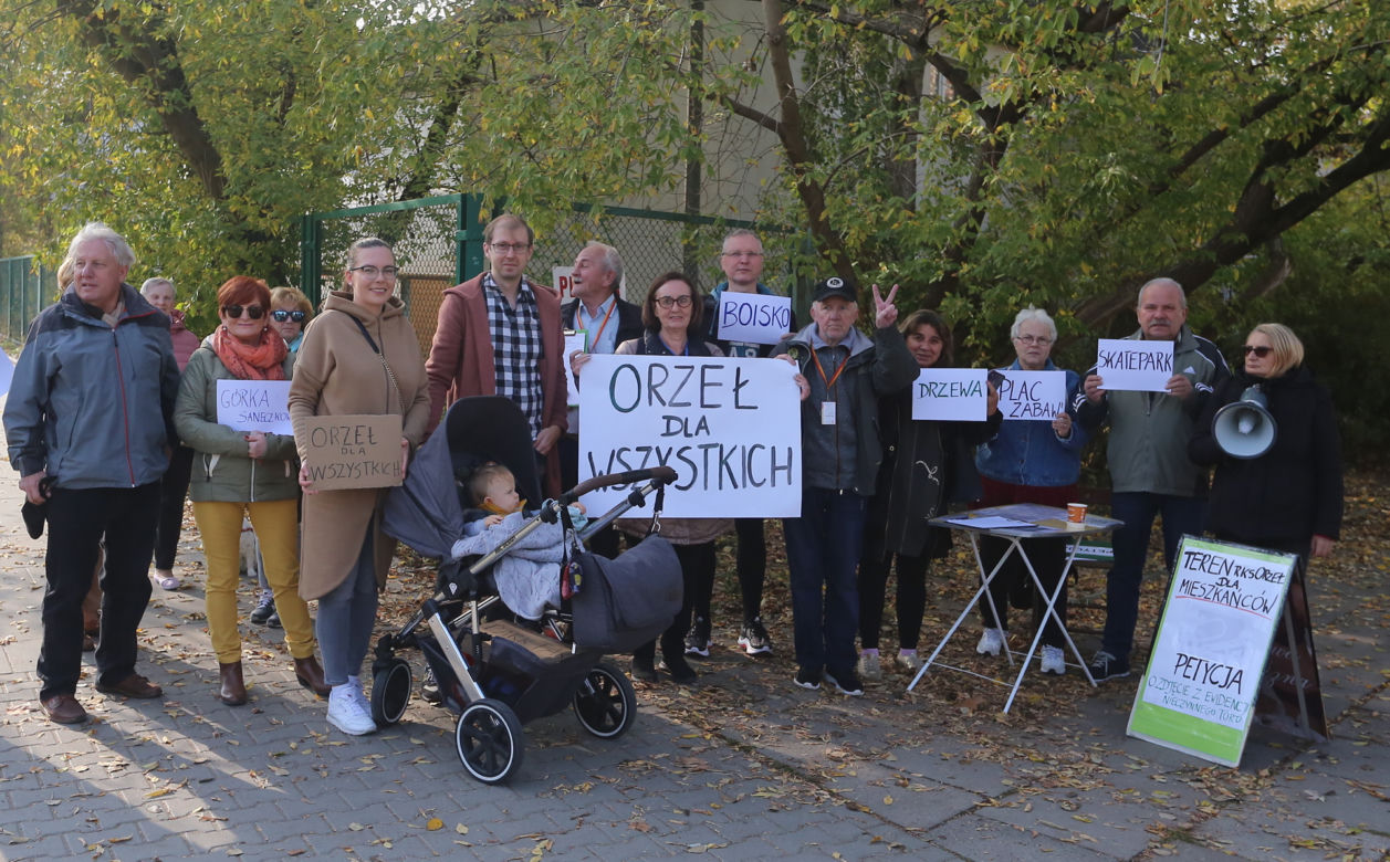 Chcemy tu park, a nie kolejny zabytek. Mieszkańcy protestowali przed torem kolarskim RKS Orzeł 