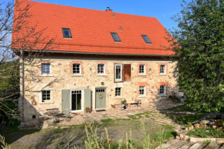 Kupili dom z kamienia i drzwiami donikąd. To było przejście do nowego życia