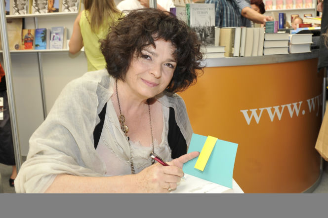 KATARZYNA GROCHOLA