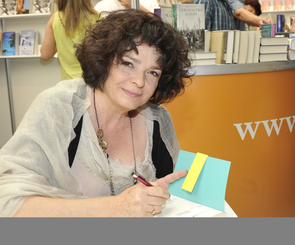 KATARZYNA GROCHOLA
