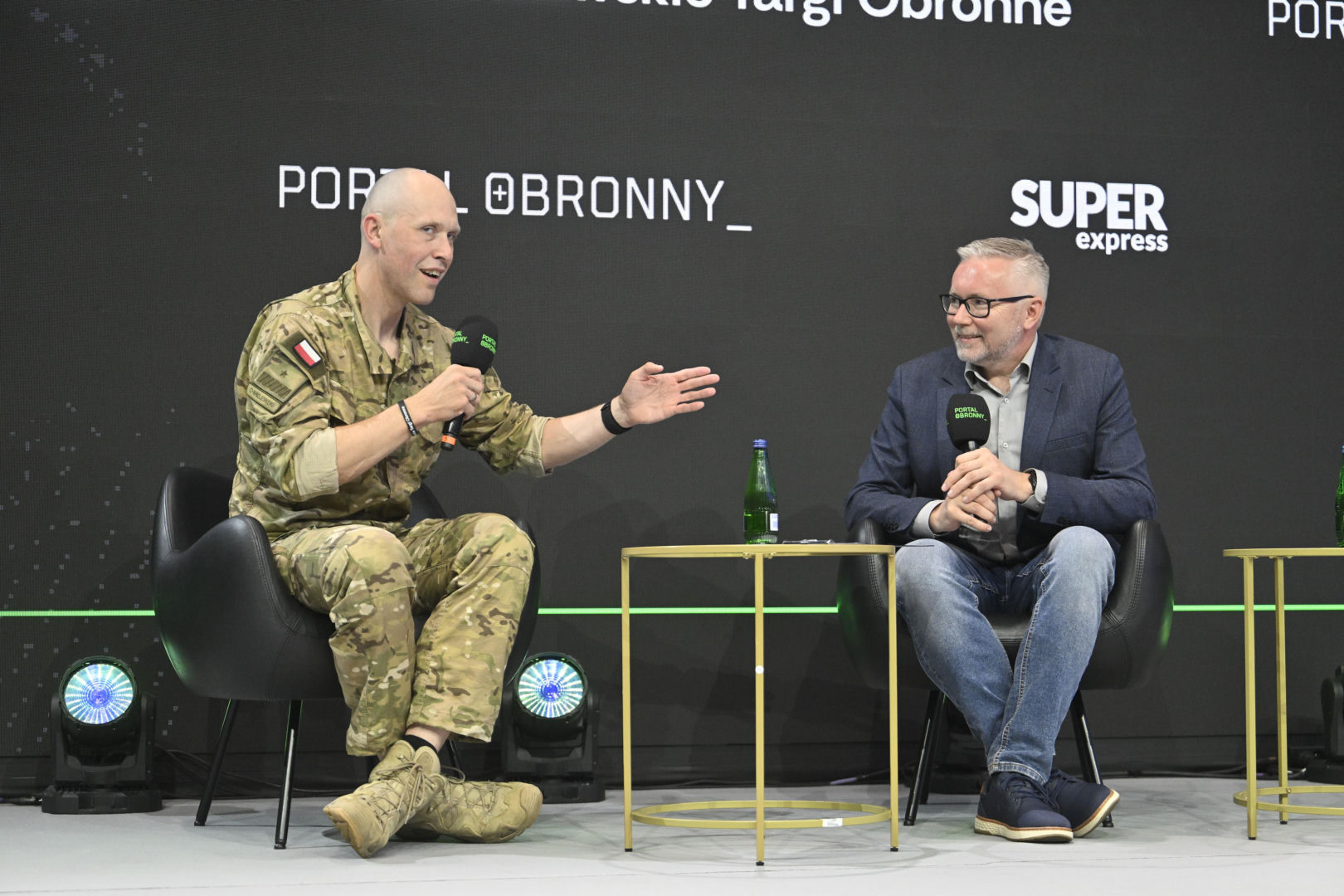 Warszawskie Targi Obronne. Scena Biała. Fire chat: Gen. Chmielewski o pasji do cyberbezpieczeństwa i i ekstremalnego biegania