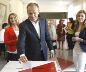 Donald Tusk głosuje w wyborach 