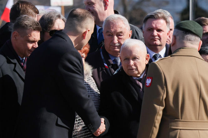 Rocznica katastrofy smoleńskiej. Prezydent Nawrocki uczcił pamięć zmarłych