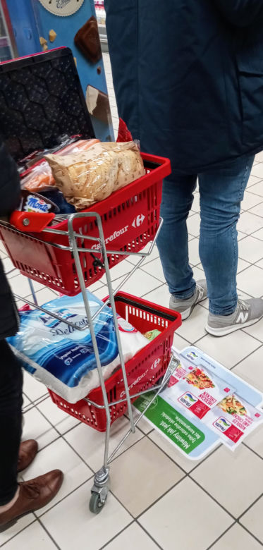 Oblężenie w szczecińskich sklepach z powodu koronawirusa