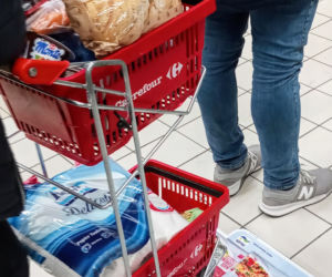 Oblężenie w szczecińskich sklepach z powodu koronawirusa