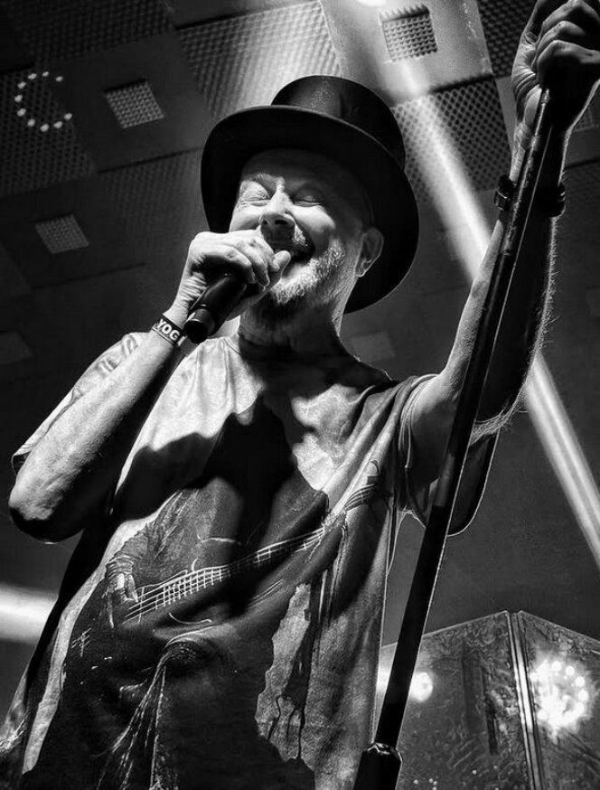 Polski gwiazdor rocka trafił do szpitala. Szokujące doniesienia!