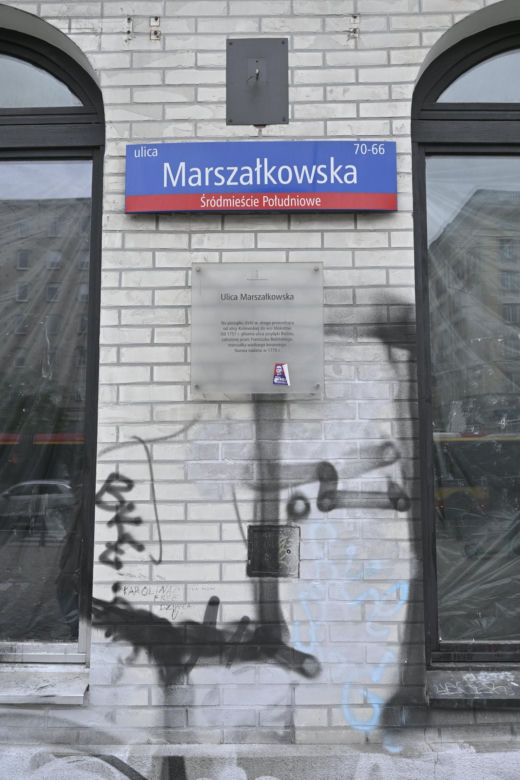„To co robi miasto, to skandal”. Warszawa sprzedaje zabytkową kamienicę w centrum za grube miliony