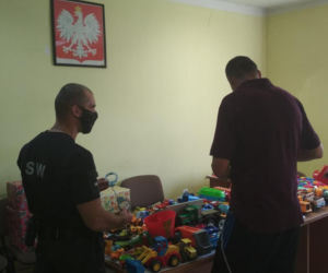 Mikołaj w środku lata? Tak więziennicy z Tarnowa pomogli Rodzinnemu Domowi Dziecka