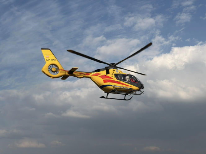 Horror na krajowej "50". Ciężarówka wylądowała w rowie, dwie osoby wyleciały przez przednią szybę!