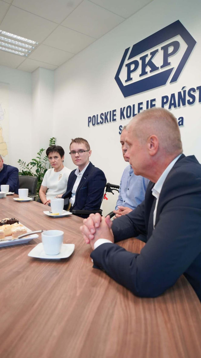 17-letni Dominik w siedzibie PKP na zaproszenie przewoźnika