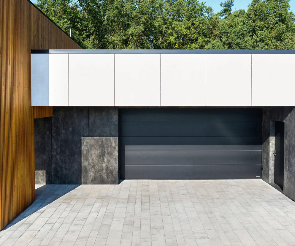 Ciepła brama nie tylko z nazwy. Jak zamontować bramę garażową, by uniknąć mostków termicznych