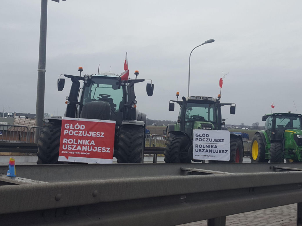 ​Na S5 koło Leszna zaczęła się druga doba rolniczego protestu