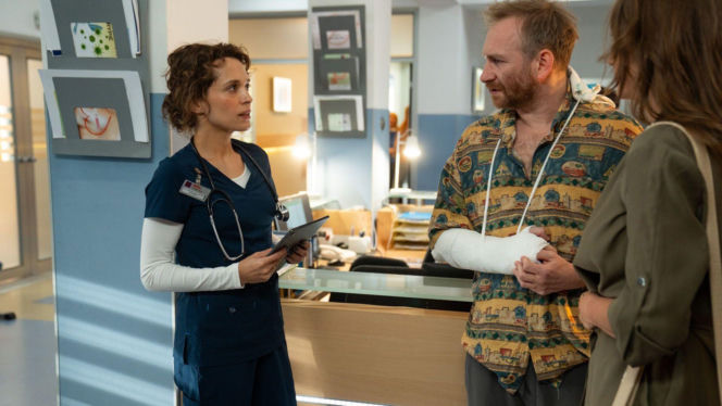 Na dobre i na złe odc. 975. Julka Burska (Aleksandra Hamkało), Bartłomiej (Krzysztof Ogłoza), Agnieszka (Justyna Orzechowska