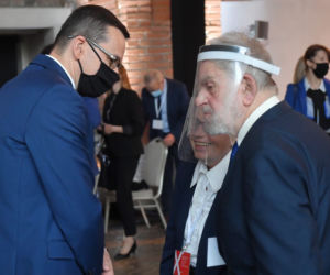 Mateusz Morawiecki. Premier w izolacji