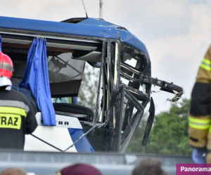 Wypadek autokaru z dziećmi na A1