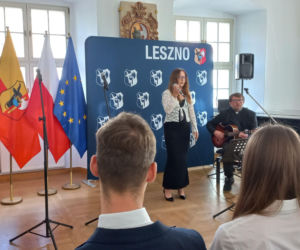 Dwadzieścioro młodych zdolnych. W Lesznie wręczono Laury Oświaty