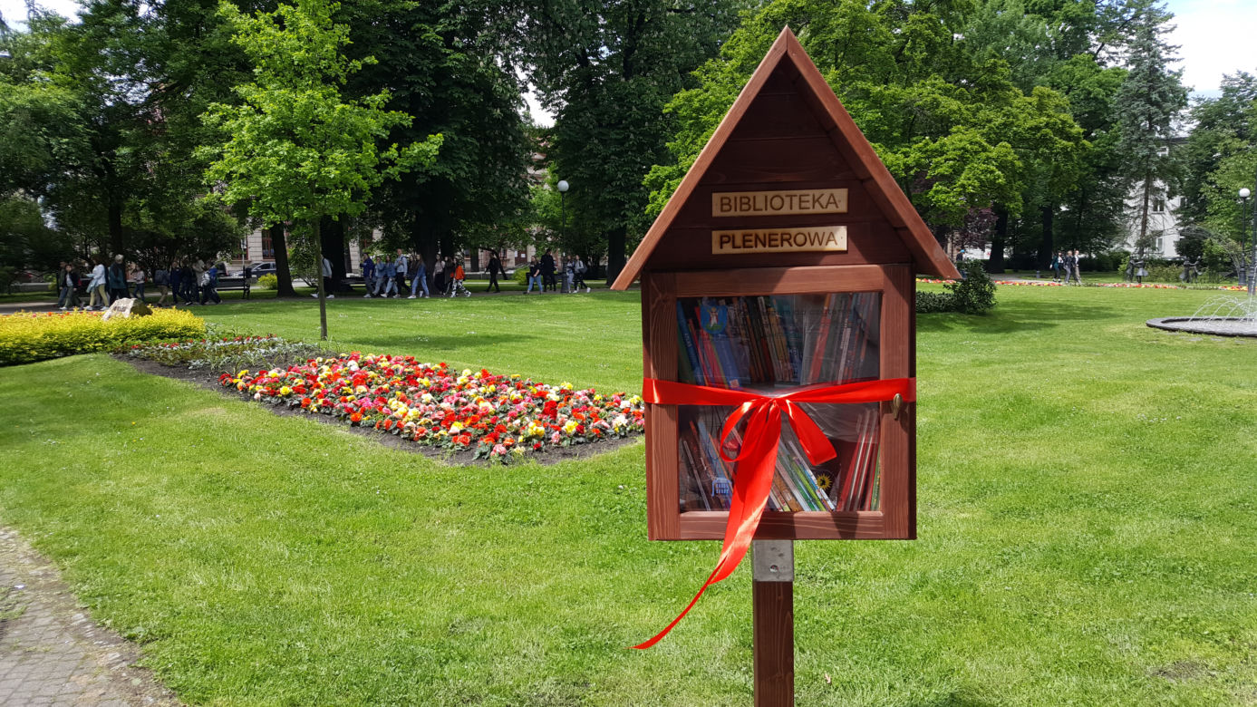 Plenerowa biblioteka w centrum Nowego Sącza