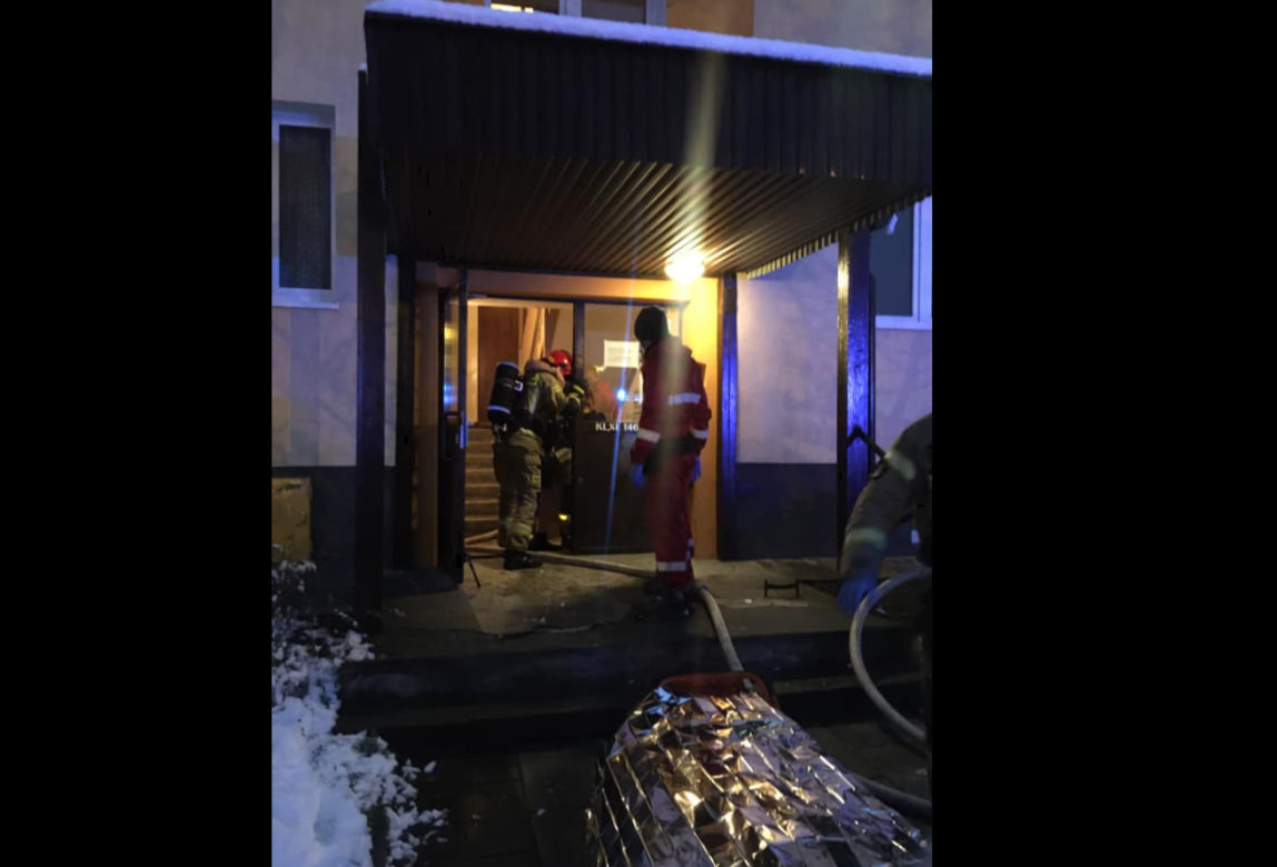 Dramatyczny pożar w Krakowie! Mężczyzna prawie spłonął! Uratował go balkon