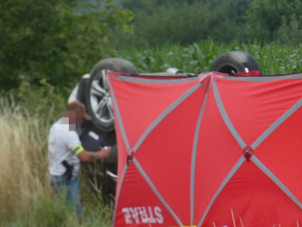 Tragedia na początku wakacji. Rozbite samochody i dachowanie. Kierowca nie miał szans
