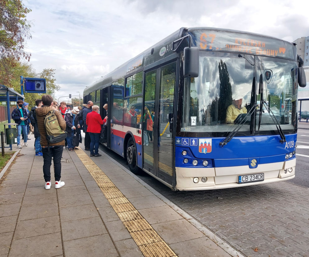 Bydgoszcz: Trwa montaż nowych wiat przystankowych. Gdzie się pojawią?