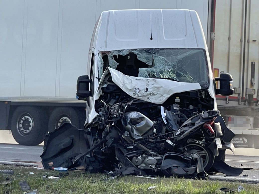 Nie żyje 30-letni motocyklista. Drogowa makabra na DK 50 pod Otwockiem