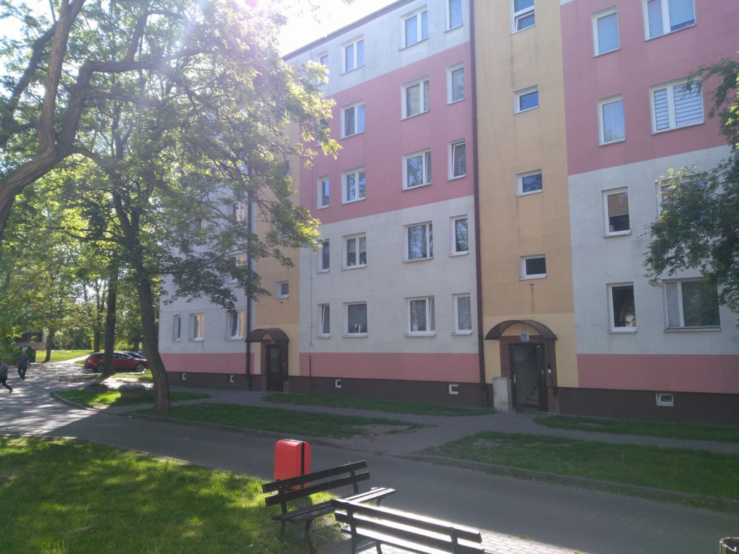Pchnęła nożem męża