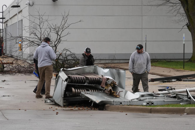 Tornada i nawałnice uderzyły w Illinois i Indianę