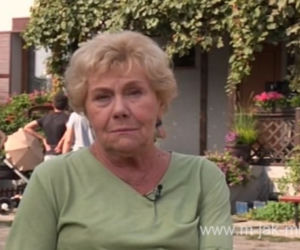 M jak miłość. Teresa Lipowska (Barbara) na planie, w tle nowy dom Mostowiaków