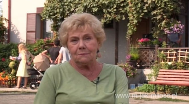 M jak miłość. Teresa Lipowska (Barbara) na planie, w tle nowy dom Mostowiaków