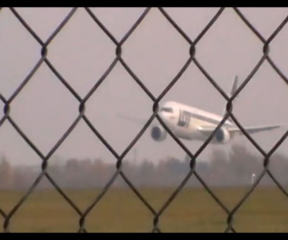Awaryjne lądowanie Boeinga 767 na Okęciu - NOWE ZDJĘCIA