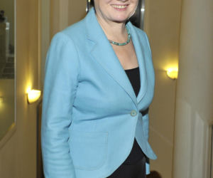 Hanna Gronkiewicz-Waltz zachwyca na zdjęciu sprzed lat! Wygląda niczym gwiazda kina lat 70.