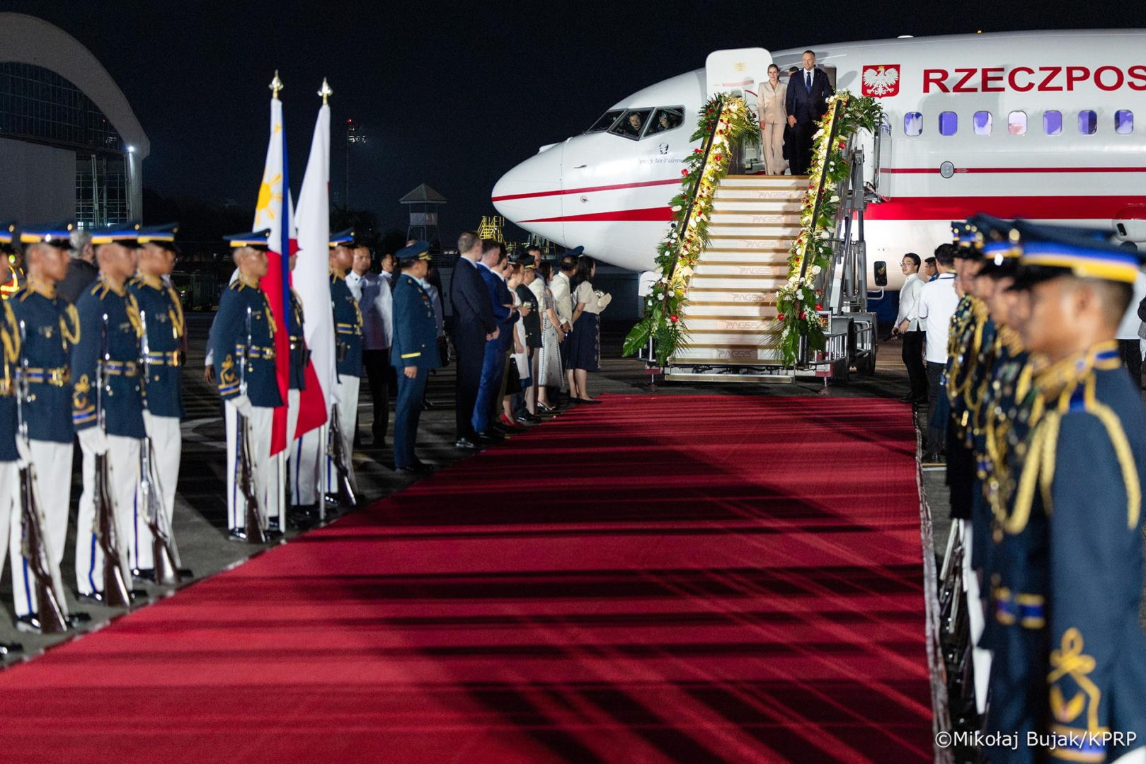 Filipiny urządziły Nawrockim huczne powitanie. Były tańce i czerwony dywan