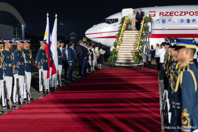 Filipiny urządziły Nawrockim huczne powitanie. Były tańce i czerwony dywan