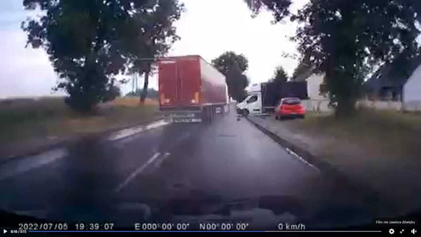 Pędził ciężarówką wąską droga z Lelowa. Tragedia była bardzo blisko