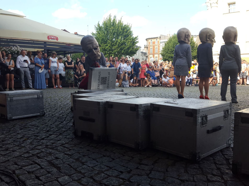 "Peregrinus" na Rynku w Lesznie