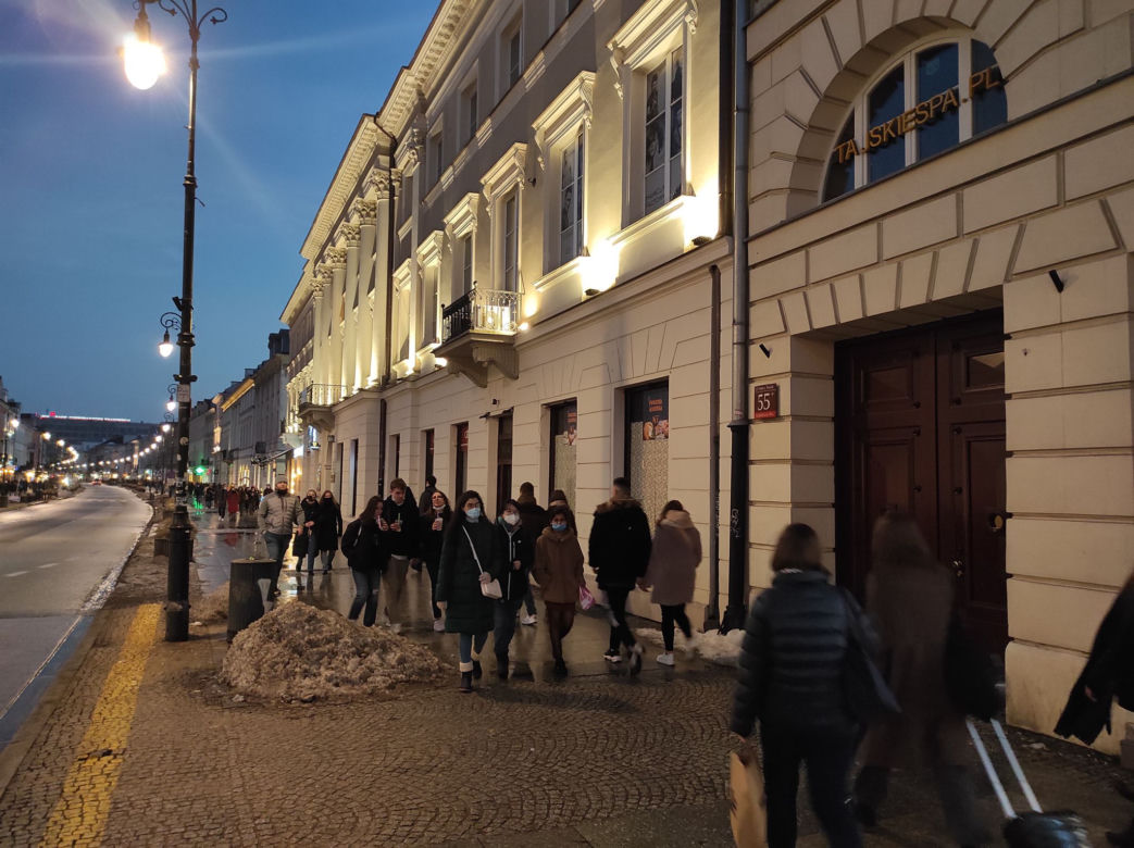 Tłumy na ulicach Warszawy