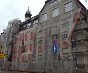Na zewnątrz z pozoru nic się nie dzieje. W szkole i sali gimnatycznej SP nr 3 praca wre
